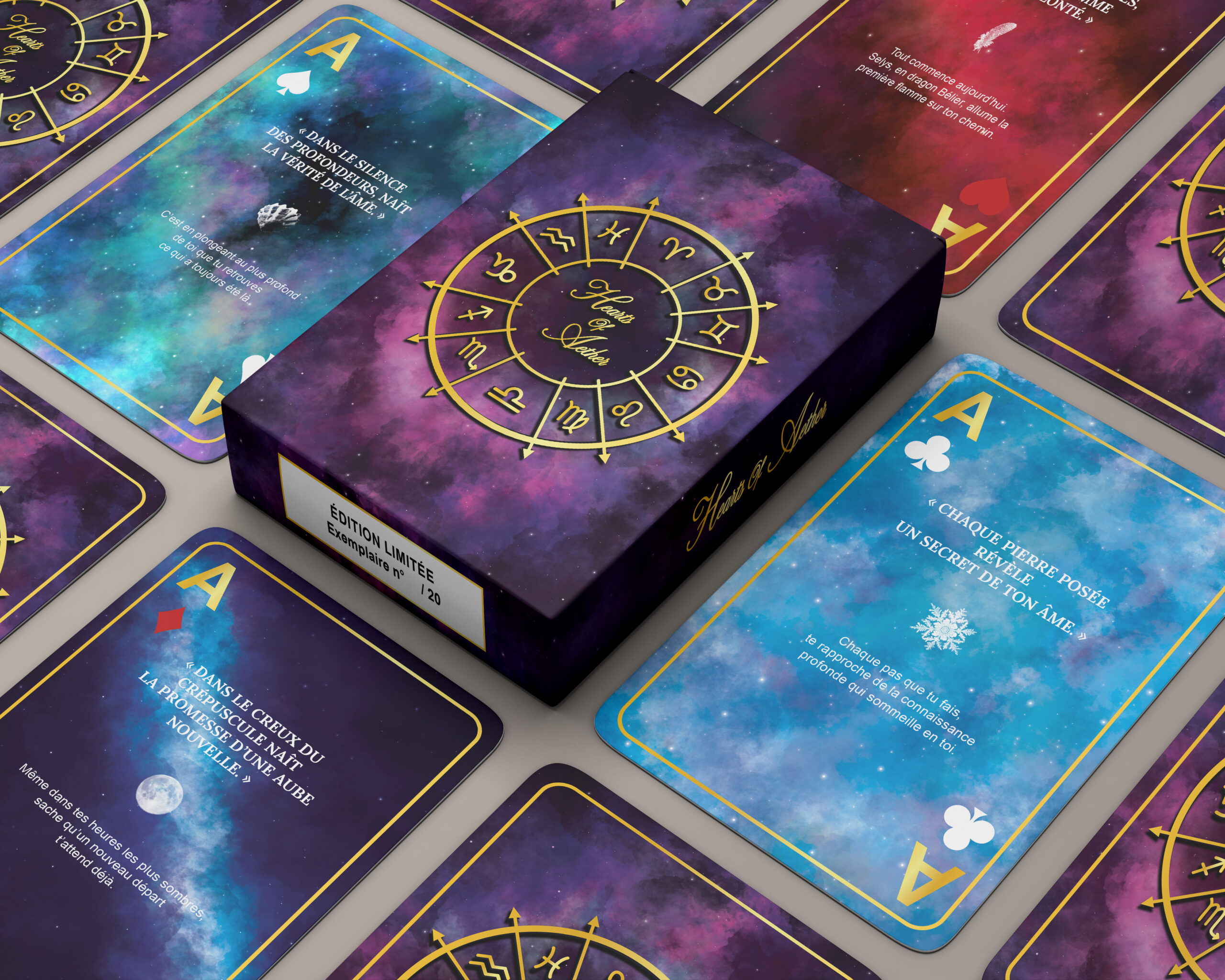 Hearts of Aether : Jeu de cartes divinatoires à l’univers céleste et astrologique. Une boîte violette ornée d’une roue du zodiaque dorée est entourée de cartes illustrées aux teintes cosmiques bleues et violettes, avec symboles astrologiques, citations poétiques et typographie élégante. L’ensemble évoque un jeu narratif immersif et ésotérique.